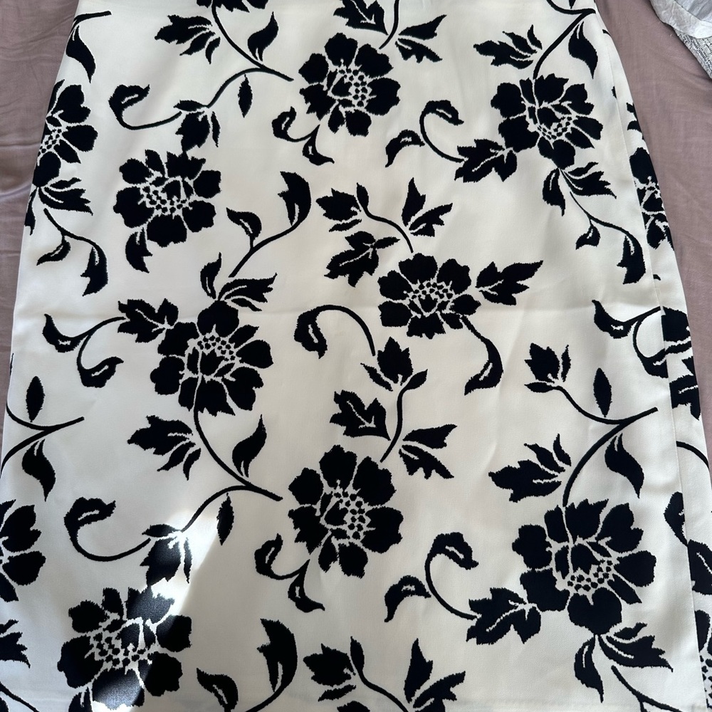 NWT Ann Taylor Factory black and white pencil skirt